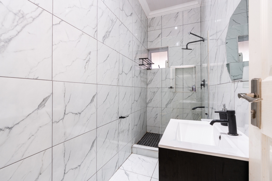 5 Bedroom Property for Sale in Weltevreden Valley Western Cape